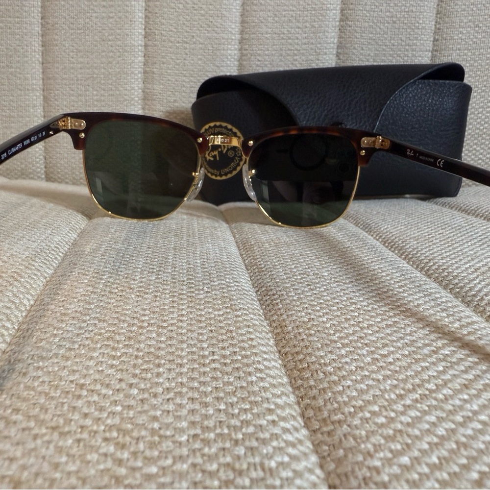 Ray-Ban RB3016 Clubmaster Unisex Sunglasses with Tortoise Frame and Polarized... - Picture 11 of 15